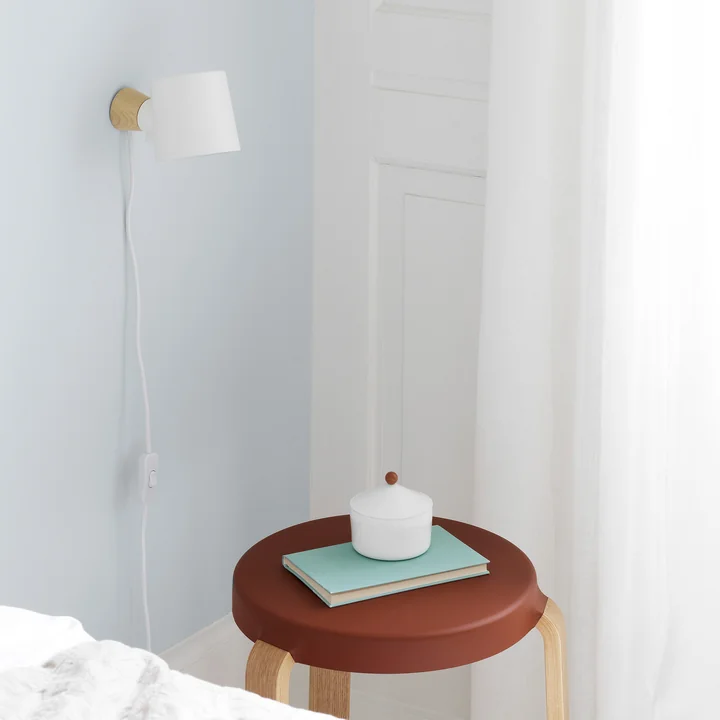 Rise væglampe fra Normann Copenhagen i hvid