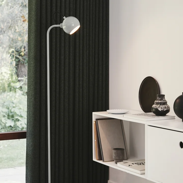 Stilfuld gulvlampe med et slankt look