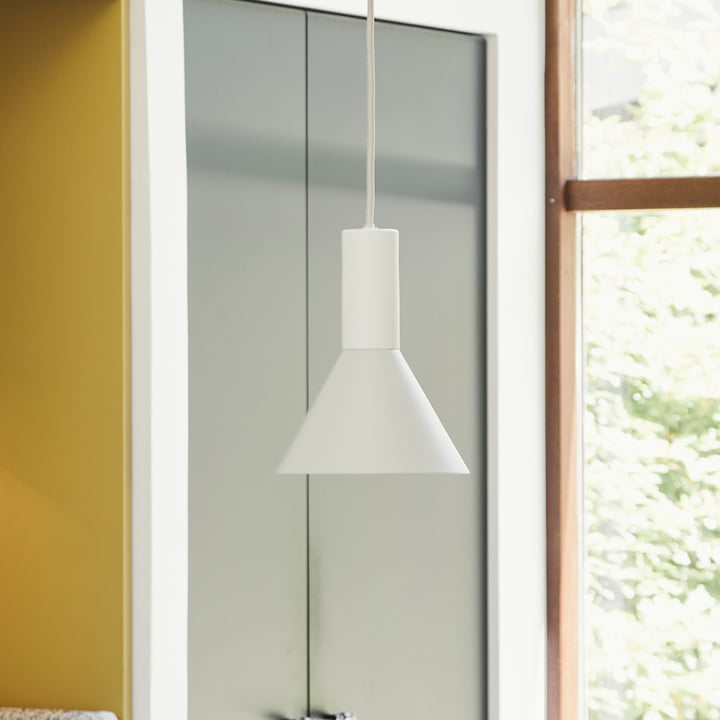 Tidløs skandinavisk lampe i køkkenet
