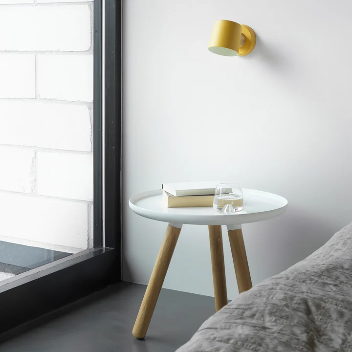 Rise væglampe med vægbeslag fra Normann Copenhagen i gul
