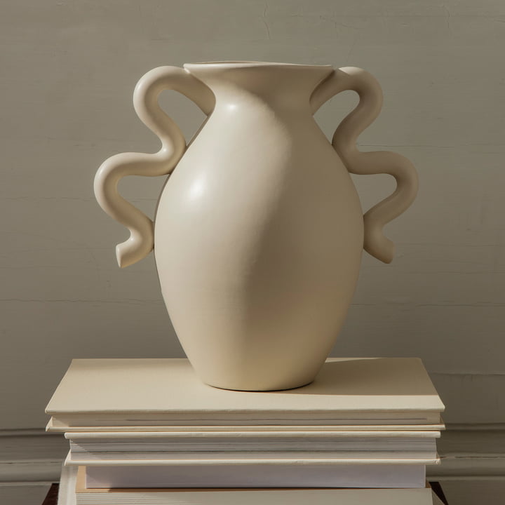 Verso blomstervase fra Ferm Living in the color cream