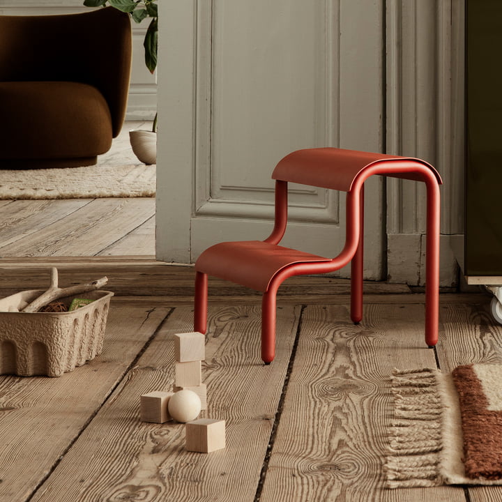 Up Step multifunktionel skammel fra ferm Living i farven poppy red