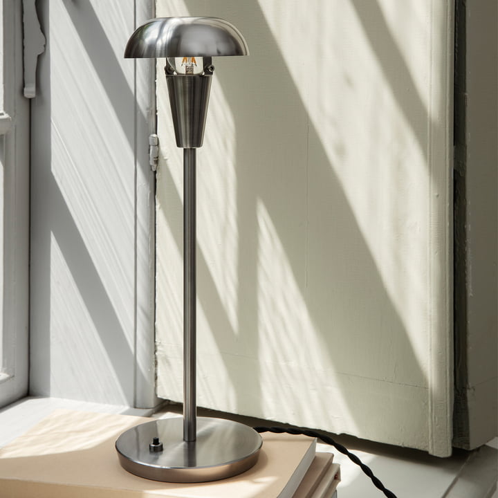 Tiny bordlampe fra ferm Living i nikkel finish