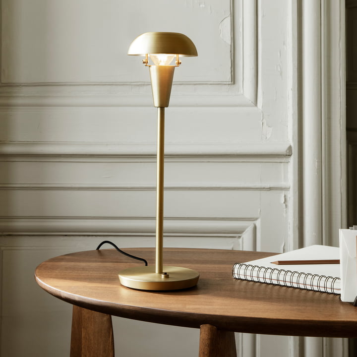 Tiny bordlampe fra ferm Living i messingversionen
