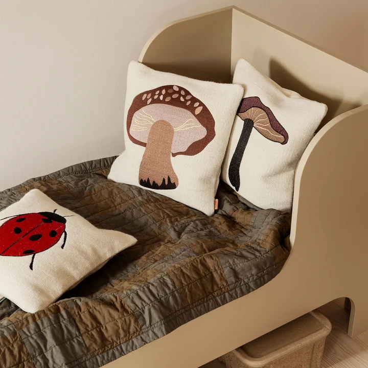 Sill børneseng fra Ferm Living i farven cashmere