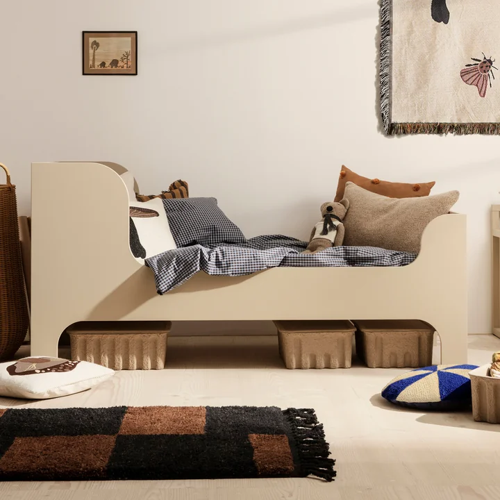 Sill børneseng fra Ferm Living i farven cashmere