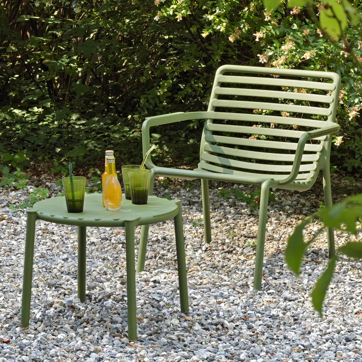 Doga Relax havestol fra Nardi i farven agave med sidebord