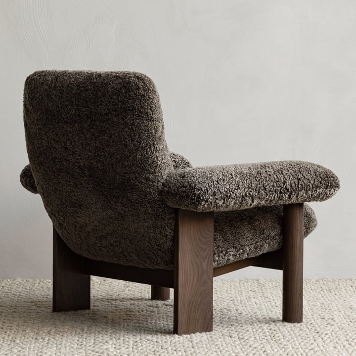 Audo - Brasilia Lounge Chair, mørk eg/fårskind