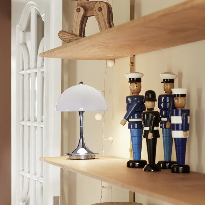 Panthella Portable batteri LED bordlampe fra Louis Poulsen