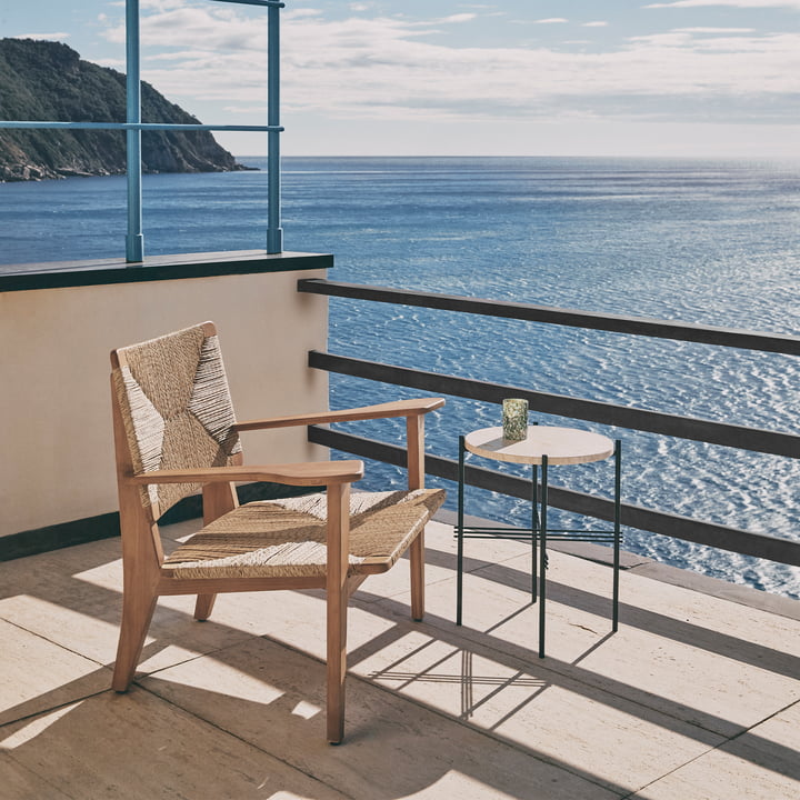 F-Chair Outdoor Lounge Chair og TS Outdoor Sidebord fra Gubi