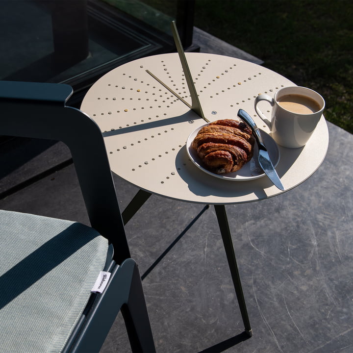 Sundial sidebord fra Weltevree i farven rød grøn