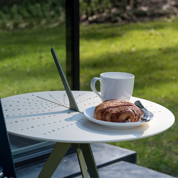 Sundial sidebord fra Weltevree i farven rød grøn