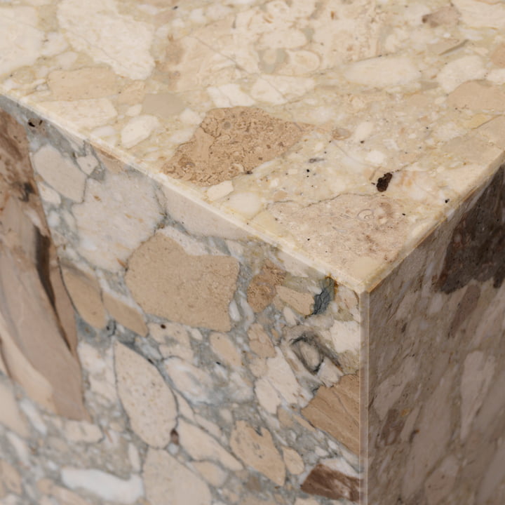 Audo Plinth i sandfinish (Kunis Breccia)