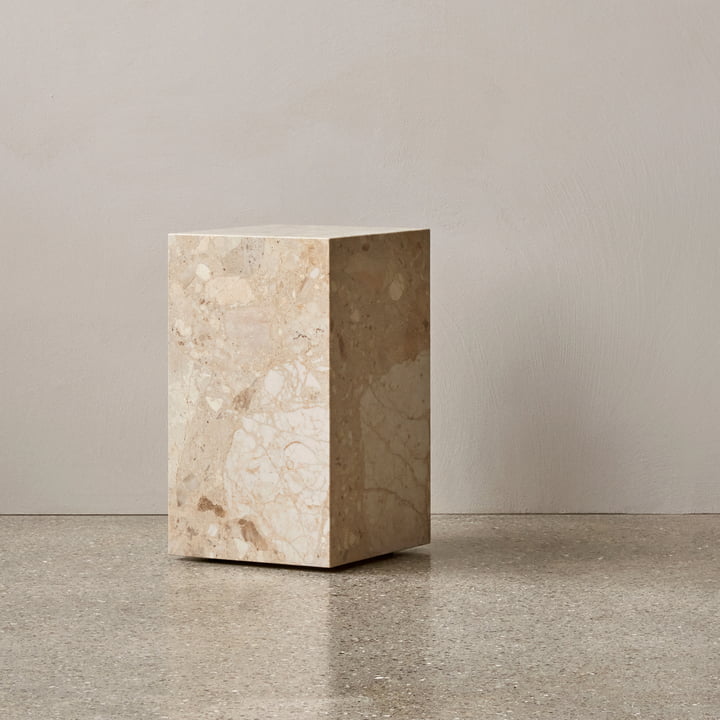 Plinth Tall sidebord fra Audo i Kunis Breccia finish