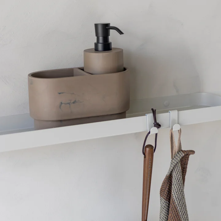 Carry til badeværelset fra Mette Ditmer i farven sand grey