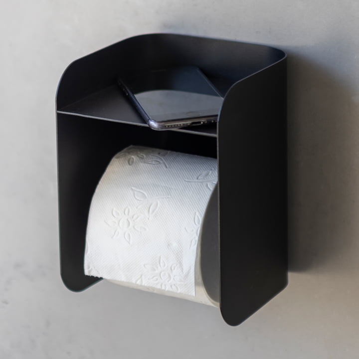 Carry toiletrulleholder med hylde af Mette Ditmer i sort