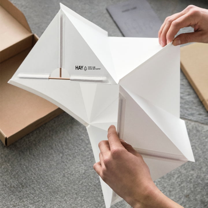 Paper Cube papir bordlampe fra HAY
