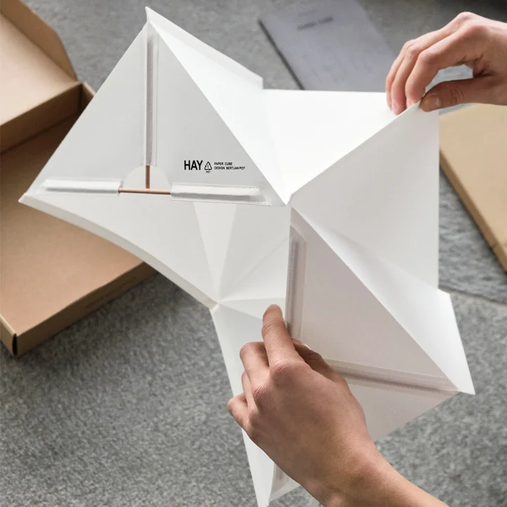 Paper Cube papir bordlampe fra HAY