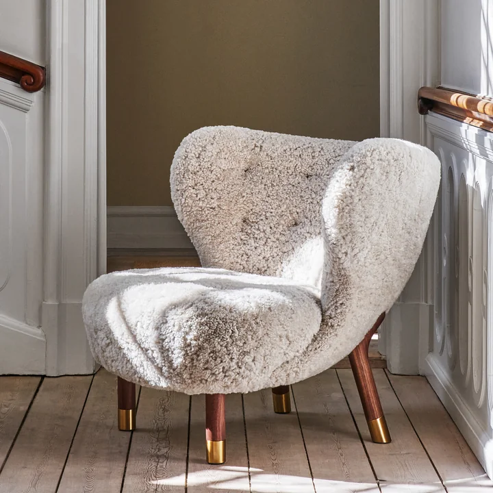 Little Petra VB1 Lounge Chair Limited Edition, valnød med messing / fåreskind Moonlight by & Tradition