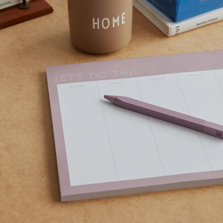 Weekly Planner A4, lavendel (sprog: engelsk) fra Design Letters