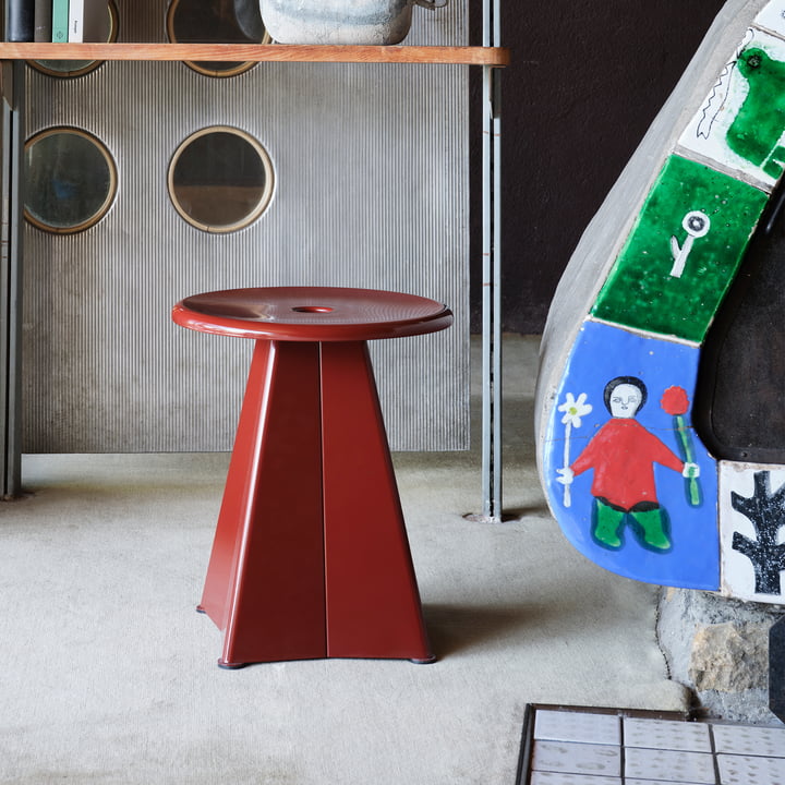 Tabouret Métallique skammel fra Vitra i japansk rød udgave