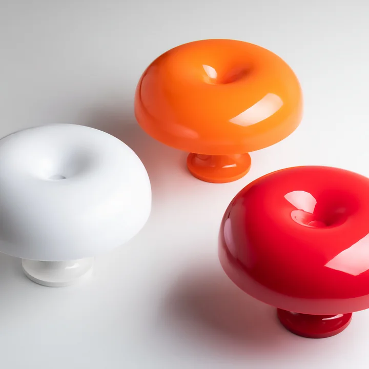 Nessino bordlampe fra Artemide i rød