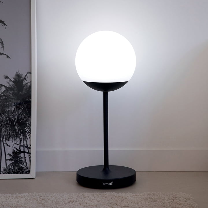 Mooon! Batteri LED bordlampe fra Fermob