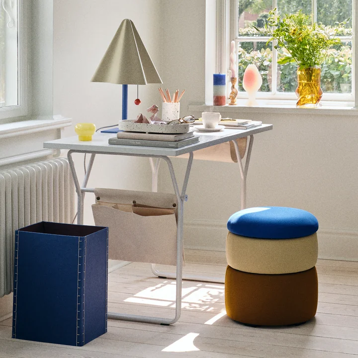Berit skrivebord fra Broste Copenhagen i farven grå
