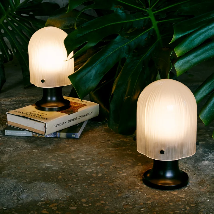 Seine bordlampe LED Outdoor fra Gubi i antik messing / matteret glas