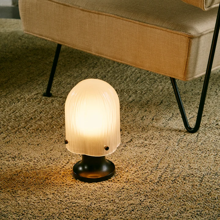 Seine bordlampe LED Outdoor fra Gubi i antik messing / matteret glas