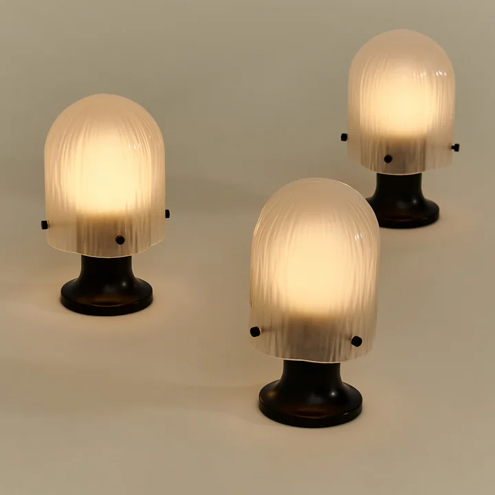 Seine bordlampe LED Outdoor fra Gubi i antik messing / matteret glas