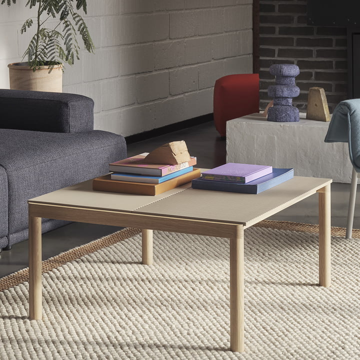 Couple sofabord fra Muuto i sand/eg finish