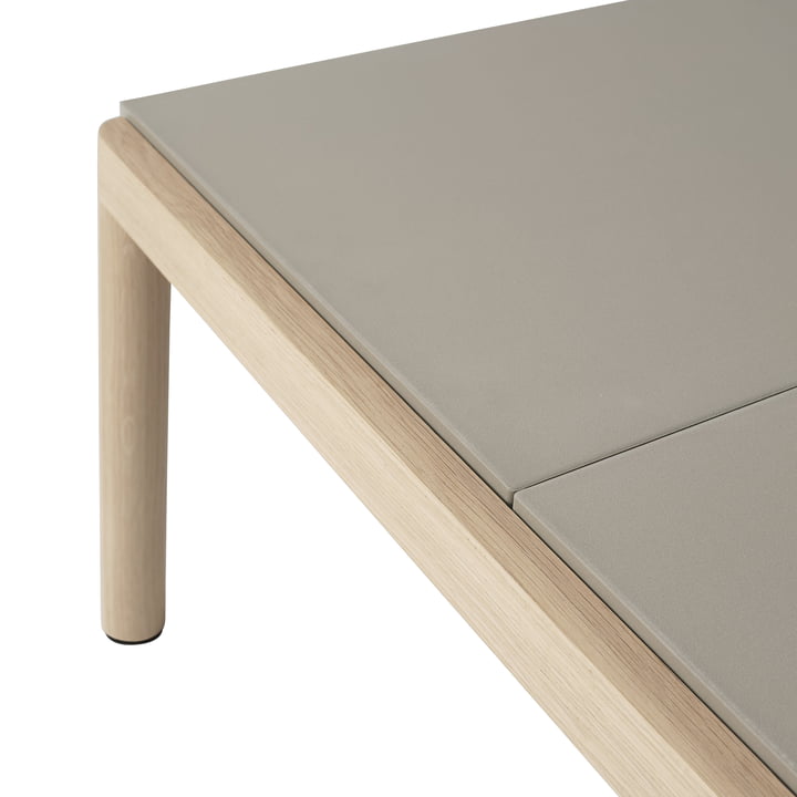 Couple sofabord fra Muuto i sand/eg finish