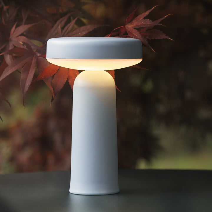 Ease Portable LED Outdoor batterilampe fra Muuto i lyseblå