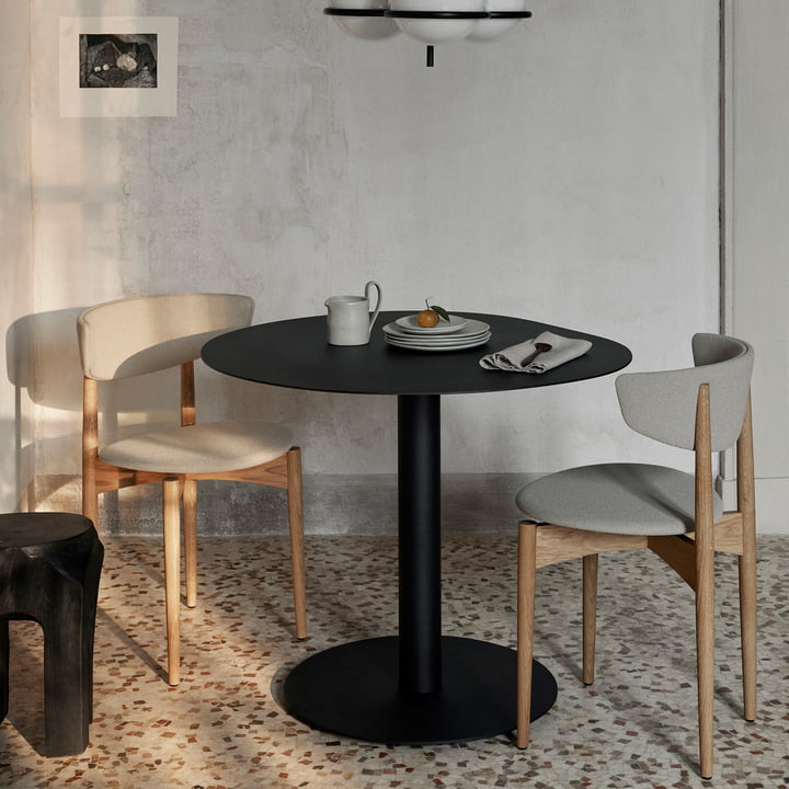 Pond Dining Table fra ferm Living i sort