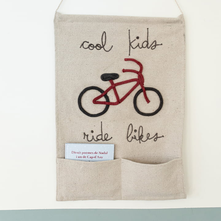 Tapestry Cool Kids Ride Bikes 45 x 70 cm Naturlig / Rød af Lorena Canals