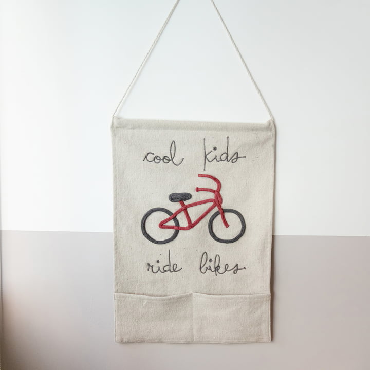 Tapestry Cool Kids Ride Bikes 45 x 70 cm Naturlig / Rød af Lorena Canals