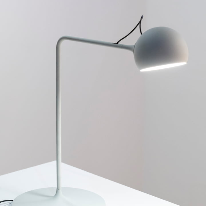 IXA LED skrivebordslampe fra Artemide