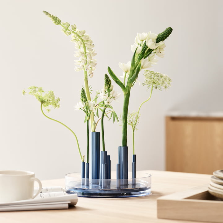 Ikeru Vase Low fra Fritz Hansen i farven dusk blue