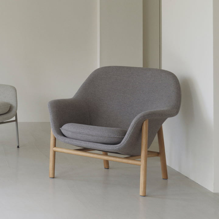 Drape Lounge Chair, lav, eg, Main Line Flax 26 af Normann Copenhagen