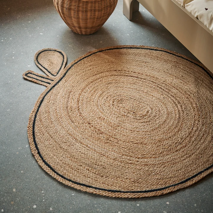 Flettet jute tæppe, æble / naturel fra Ferm Living