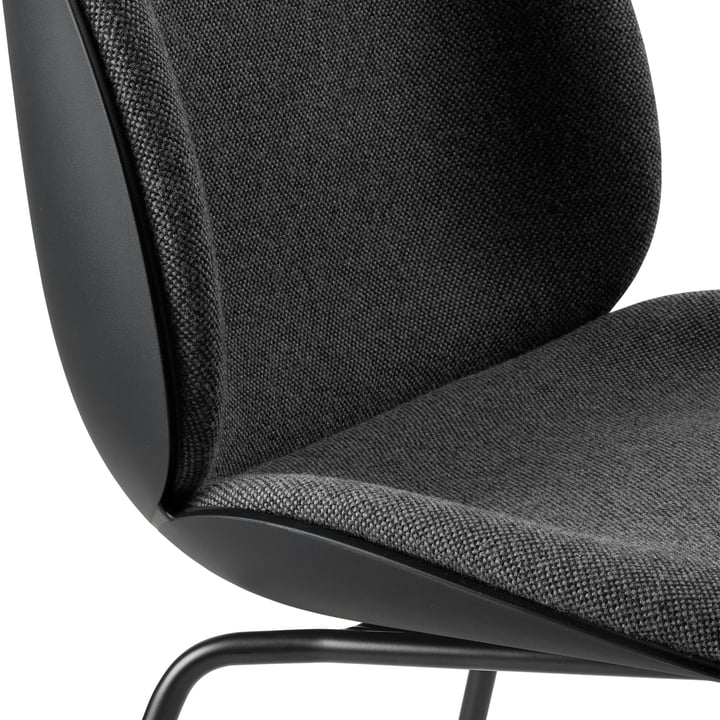 Gubi - Beetle Dining Chair Frontpolstring (Conic Base), Sort / Hallingdal 65 (173)