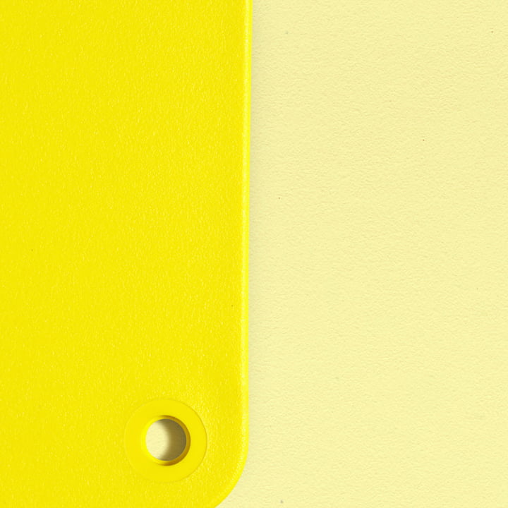 Eames Plastic RE materialeprøve fra Vitra i farverne sunlight og citron