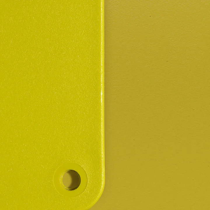 Eames Plastic RE materialeprøve fra Vitra i farven sennep