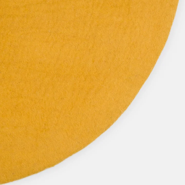 myfelt-Klara-Filzteppich-120-cm-senfgelb-Detail-6