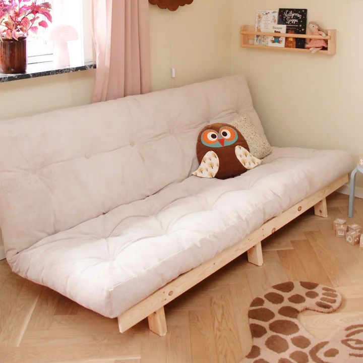 Lean sovesofa, naturfyr/elfenben fra Karup Design