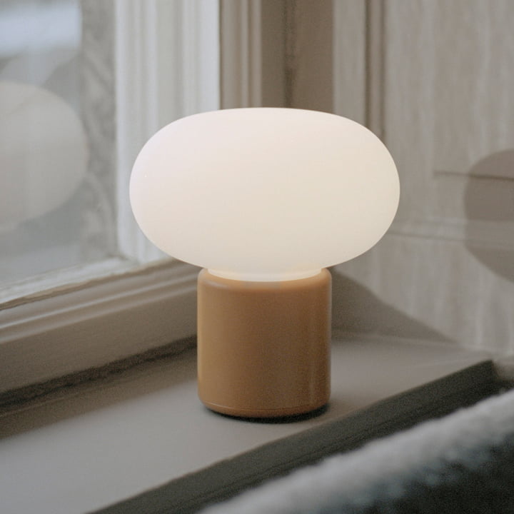 Karl-Johan Bærbar LED bordlampe med batteri fra New Works