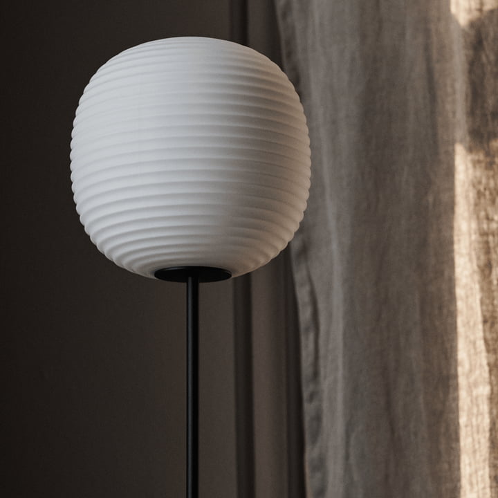 New Works - Lantern gulvlampe opal / mat / H 150cm / Ø 30 cm