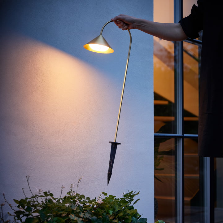 Grib LED batteridrevet udendørslampe med jordspyd, guld fra Frandsen