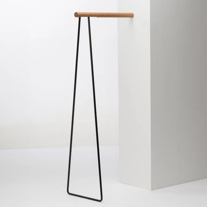 Lind DNA-Clothes-Rack-Wall-Garderobenstaender-Stahl-schwarz-Eiche-Natur-Lifestyle